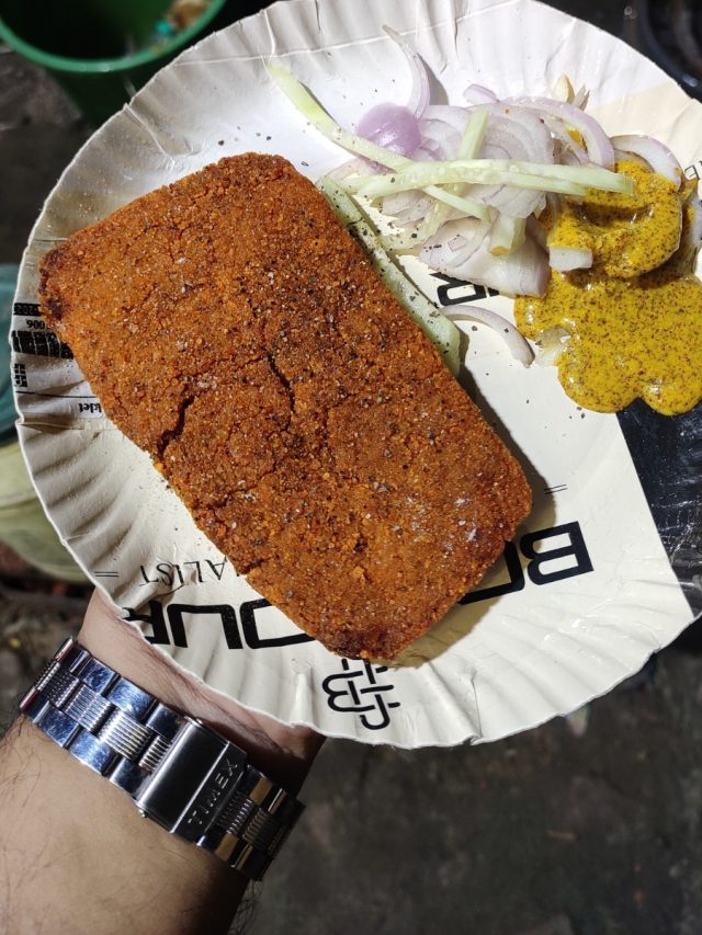 মুখে দিলেই দেশি ভেটকি, কলকাতার এই ৮ দোকানে সেরা ফিশ ফ্রাই মেলে