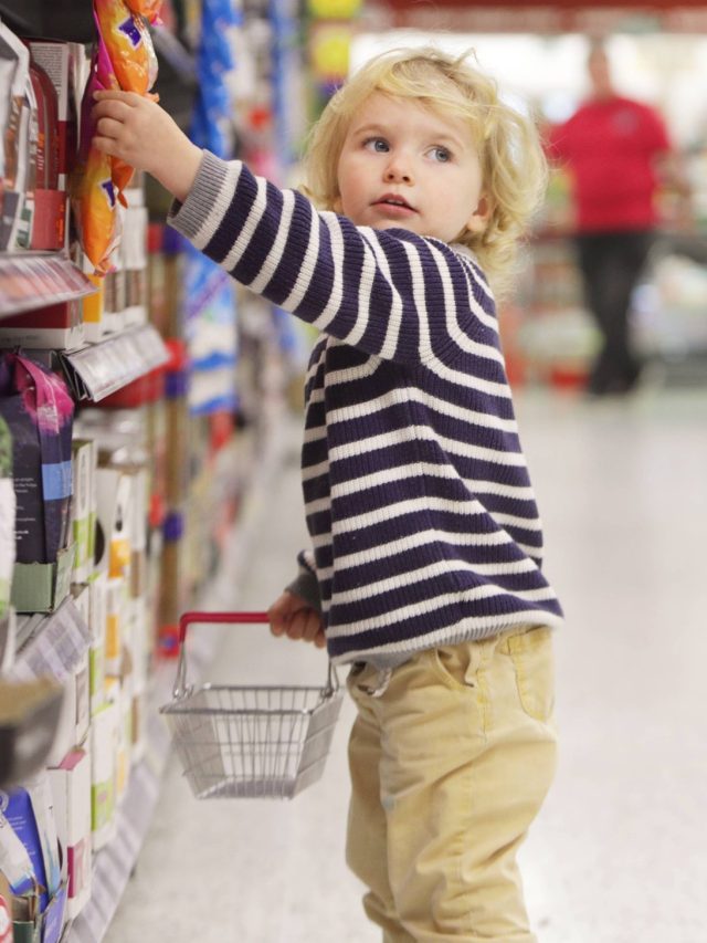 চলতে ফিরতে এটা-সেটা চুরি করে নিচ্ছে সন্তান? বাবা-মায়েরা করুন এই কাজ