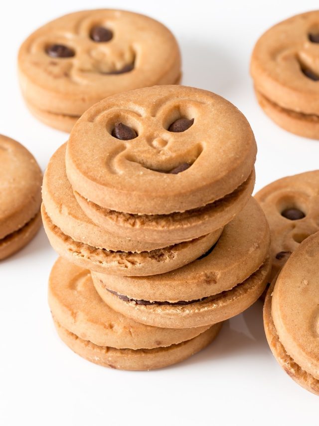 বর্ষায় বিস্কুট ন্যাতাবে না, কৌটোয় ফেলে রাখুন এটি; মা-ঠাকুমার টিপস