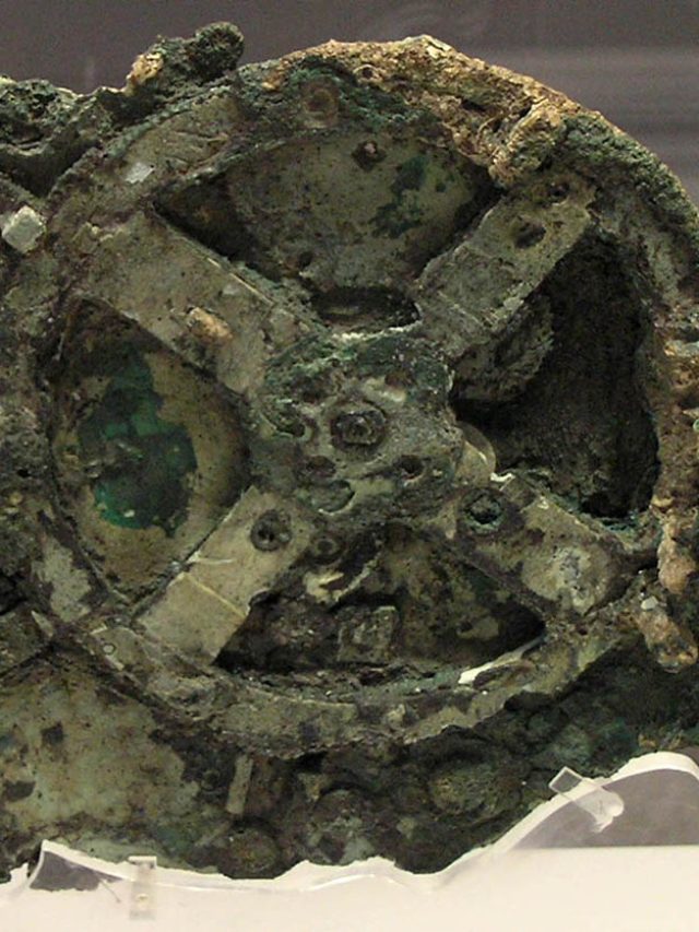 ‘2000-year-old’: This ancient computer used gears and dials to track space events