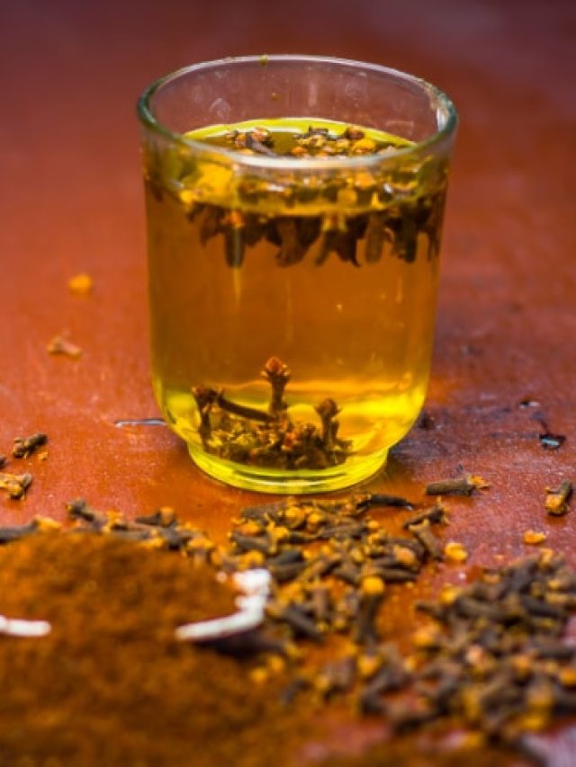 রাতে ঘুমানোর আগে শুধু ১ গাছ লবঙ্গ জল! চমকে যাওয়া উপকারিতা