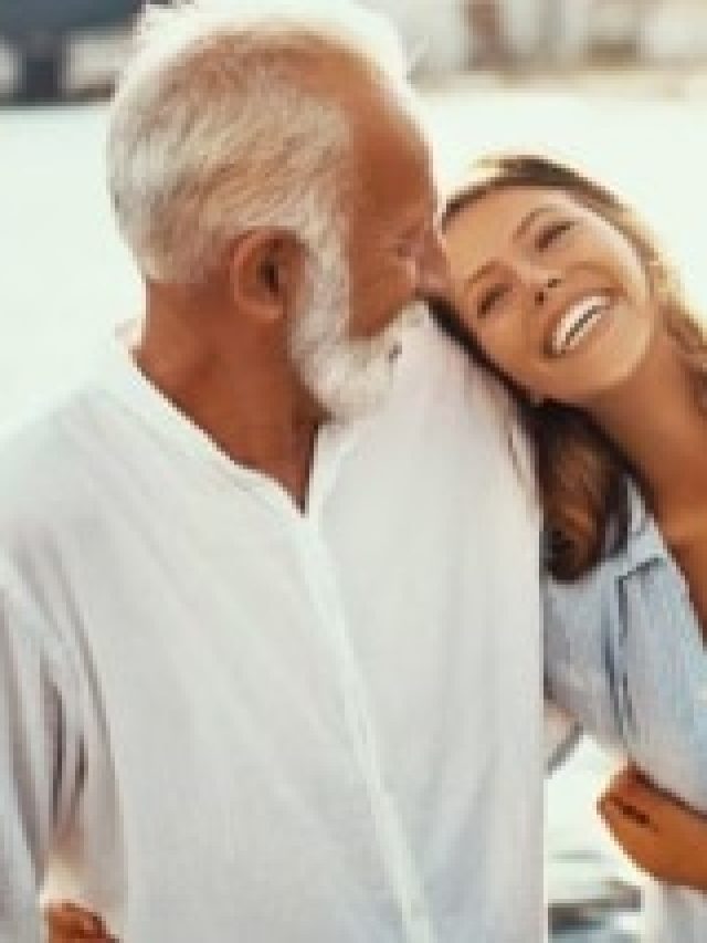 বুড়ো পুরুষদের দেখে মেয়েদের এসব হয়, জানেন