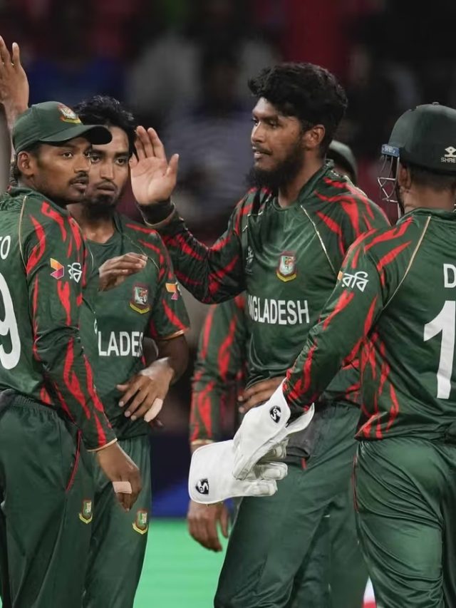 T20 বিশ্বকাপ জেতার পর বিরাট কোহলির হাতে দেখা গেল এই ফোন, দাম কত জানেন? (Copy)