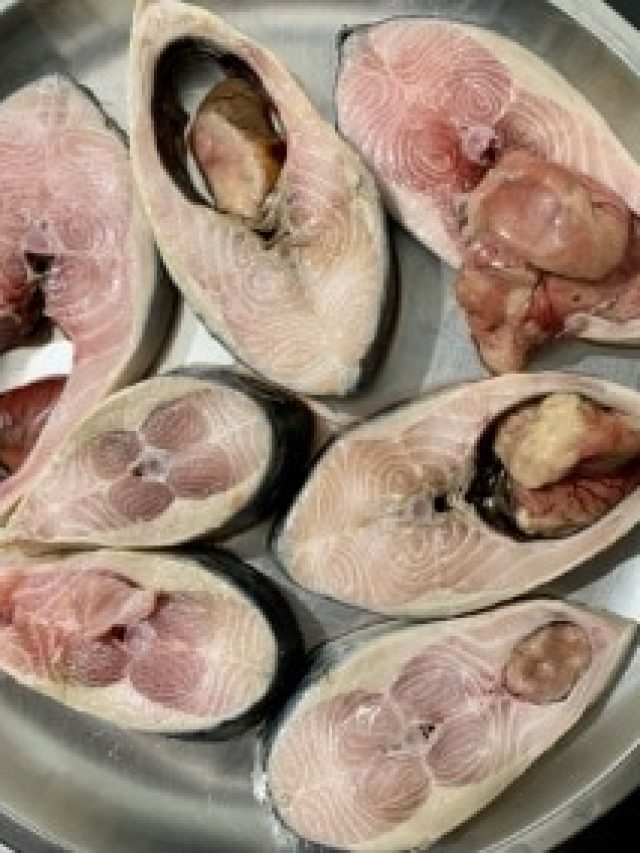 ইলিশ খেতে গিয়ে গলায় কাঁটা ফুটেছে? বার করুন সহজেই, নিনজা টেকনিক