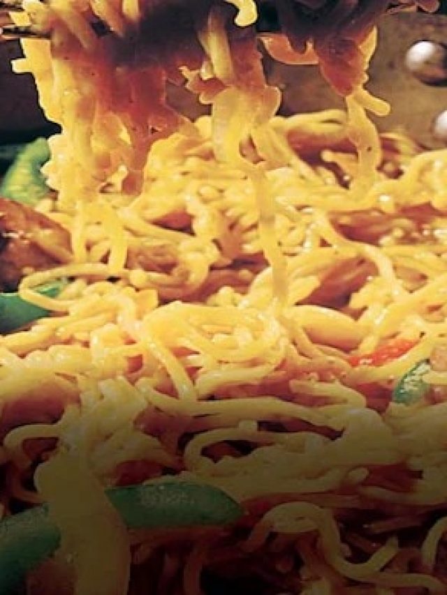 বৃষ্টির দিনে বানান এই স্পেশাল ম্যাগি, অল্পতে মন ভরবে না