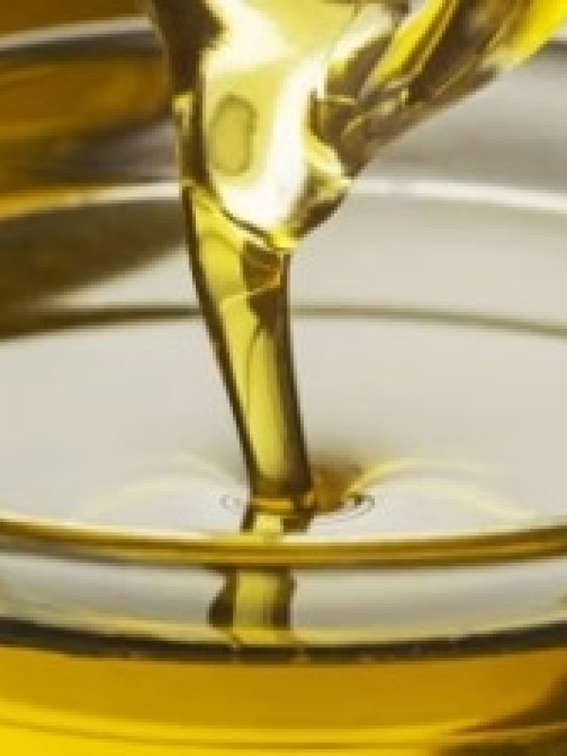 রোজ রাতে লাগান  নারকেল তেল, বুড়ো বয়সেও পাবেন চরম সুখ, মজা