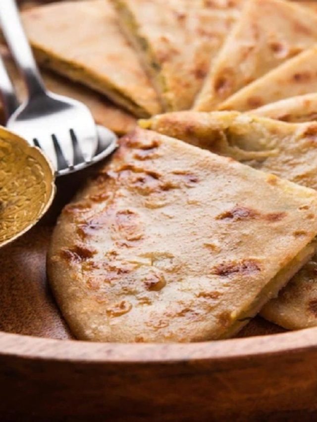 কুরমুরে আলু পরোটা খেয়েছেন? একবার খেলে অন্য কিছু খাবেন না