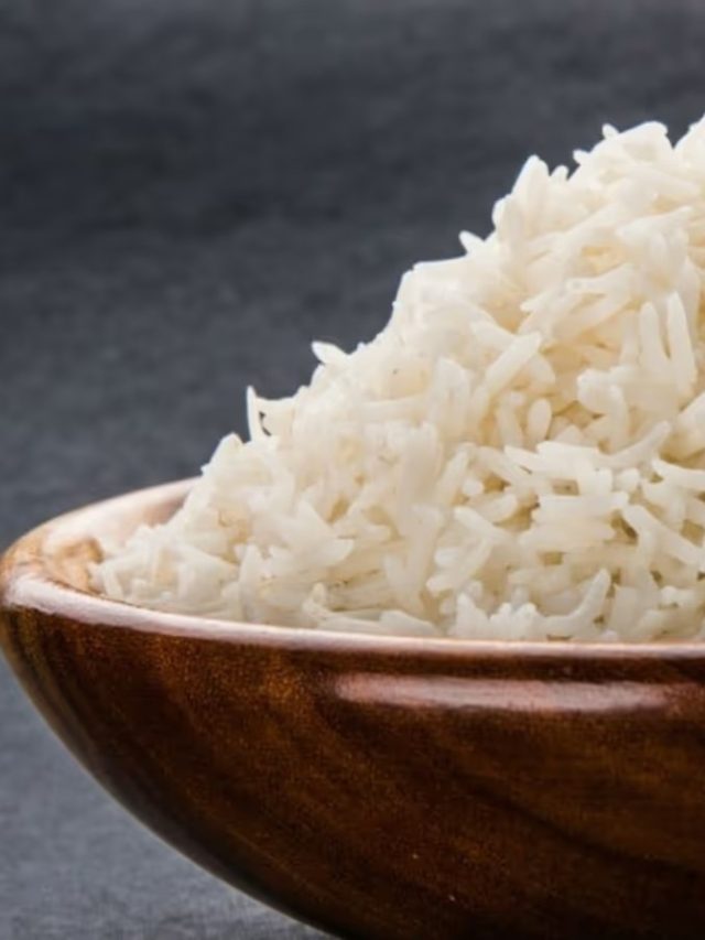 স্টার হোটেলের কায়দায় ঝরঝরে ভাত বানান, মাংসের সঙ্গে জমে যাবে