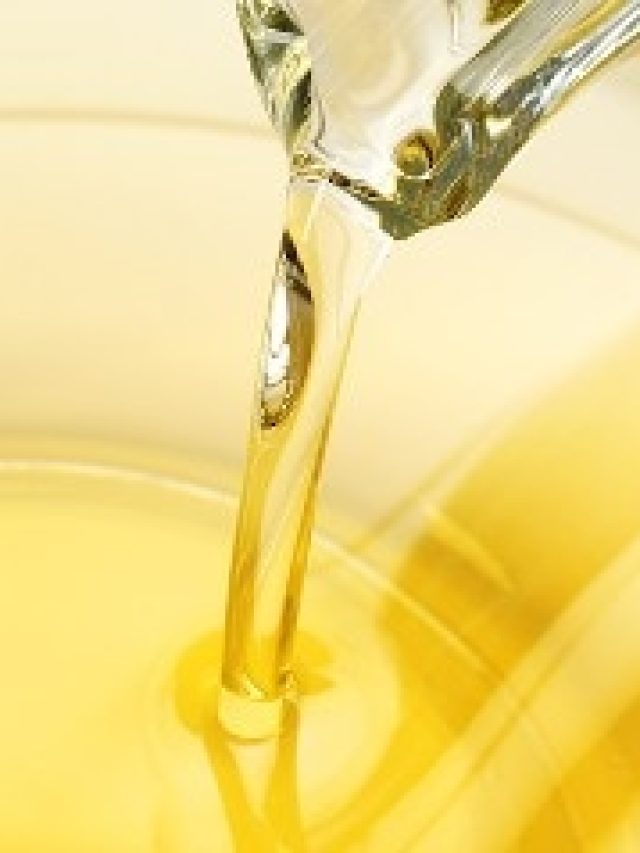 নারকেল তেলে ফেলুন এই ফুল, বুড়ো বয়সেও গজাবে কুচকুচে কালো চুল