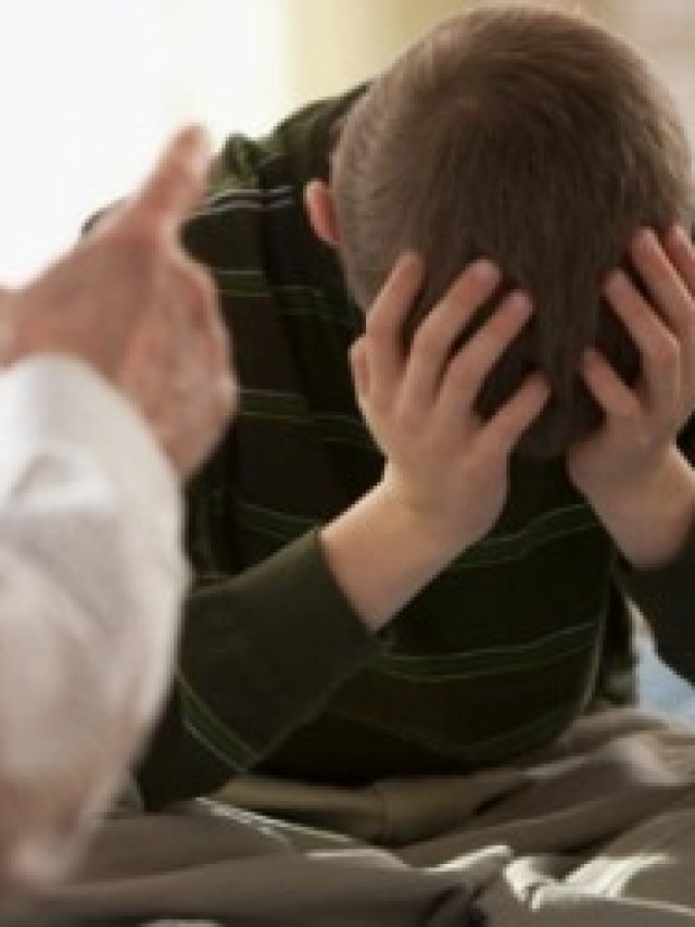 এই ৫ কারণে বাবা-মায়ের সঙ্গে দূরত্ব বাড়ে সন্তানের