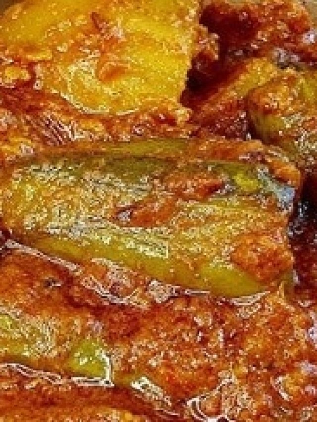 এই মশলা দিয়ে  কষালেই সুস্বাদু হবে আলু-পটলের রসা