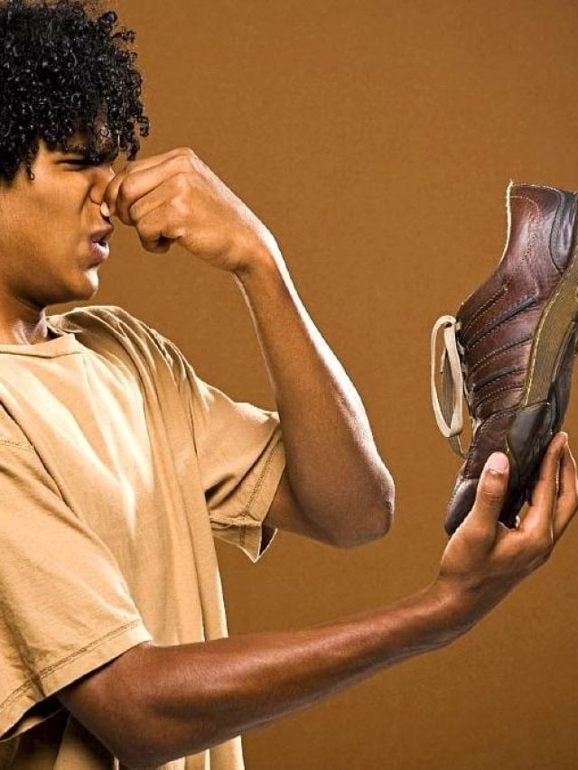 বর্ষায় ভেজা জুতো শুকোবে ৫ মিনিটে, নিনজা টেকনিক