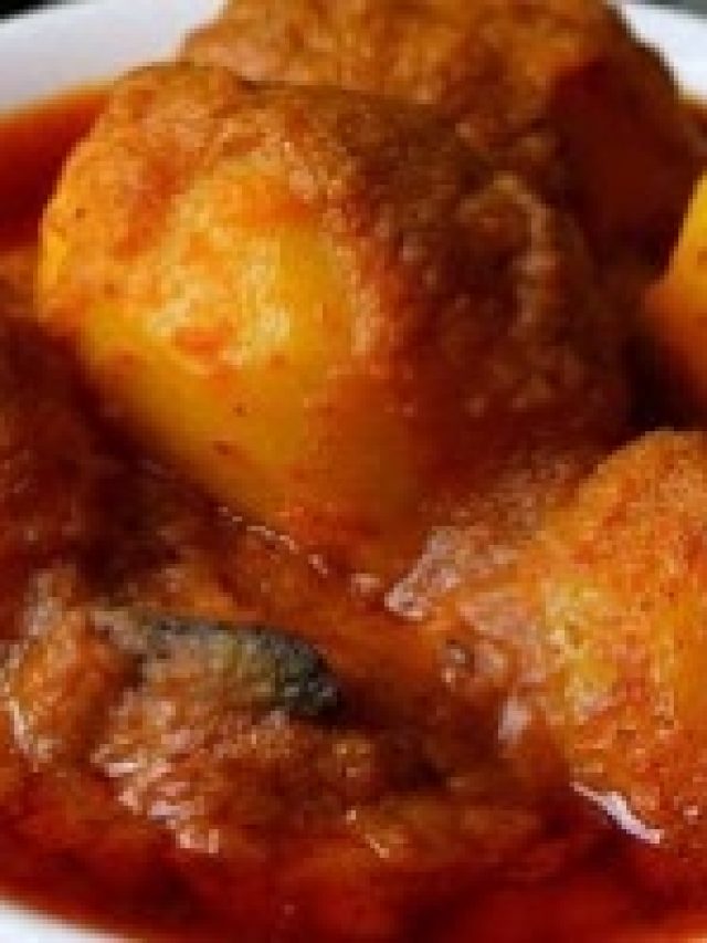 এই ২ মশলার ফোড়ন দিতে হবে, তাহলেই সুস্বাদু হবে আলুর দম