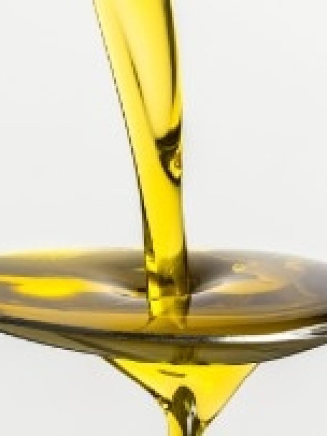 নারকেল তেলে ফেলুন  এই ক্যাপসুল, বুড়ো বয়সেও টানটান থাকবে সবকিছু