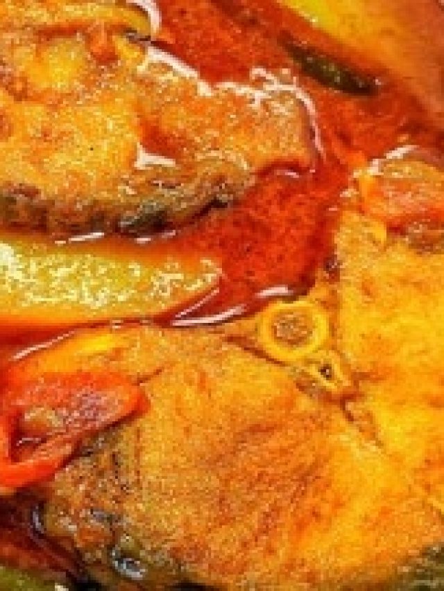 শুধু এই গুঁড়ো মশলা মেশান,  রুই মাছের ঝোল সুস্বাদু হবে