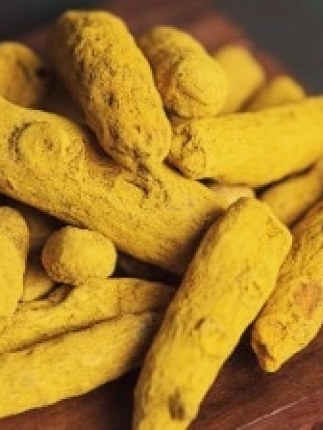 রাতে বালিশের নীচে  রেখে দিন হলুদ,  সকালে উঠেই সুখবর পাবেন