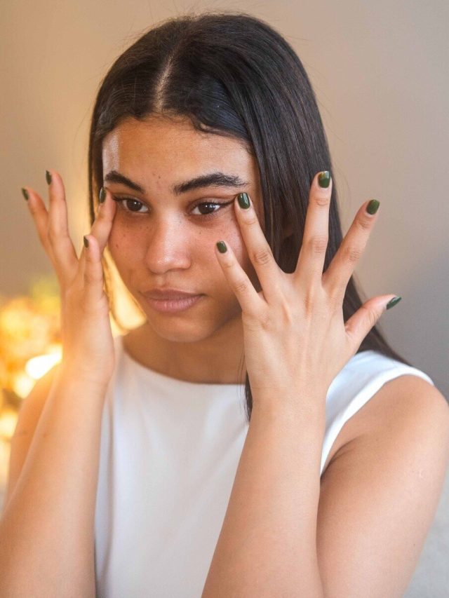 ১৫ মিনিটে দূর হবে চোখের নীচের কালি, কেউ ধরতে পারবে না