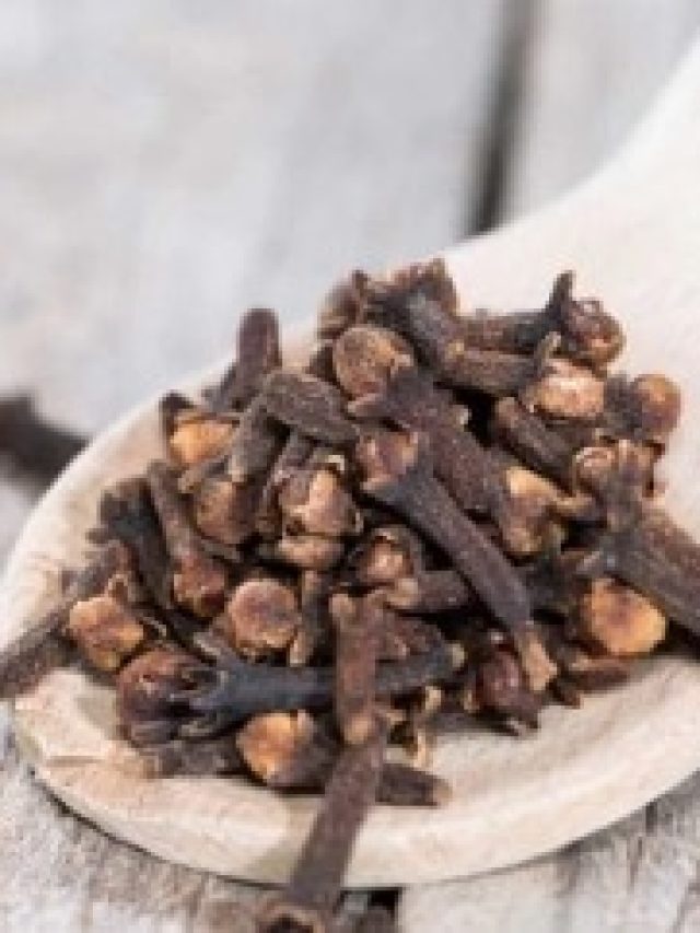 শুধু লবঙ্গ লাগবে,  তাতেই চুল কালো কুচকুচে হবে