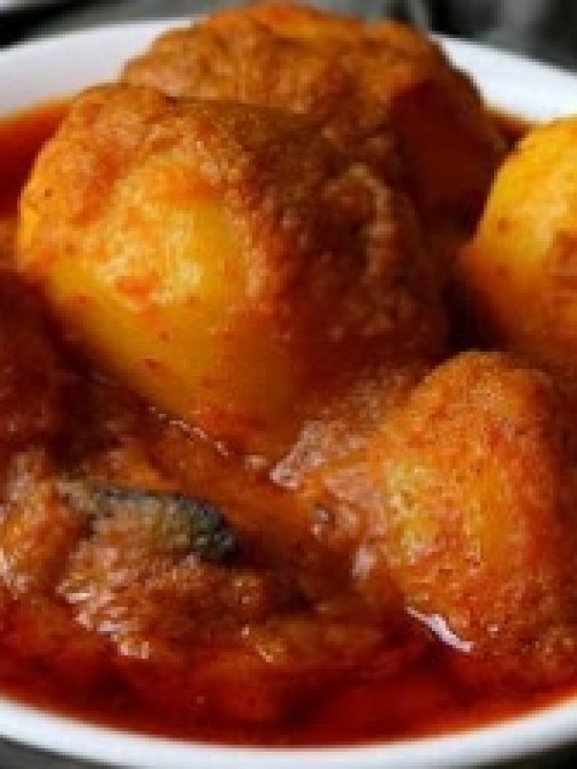 এই ৩ বাটা মশলা দিলেই ব্যাপক টেস্টি হবে আলুর দম