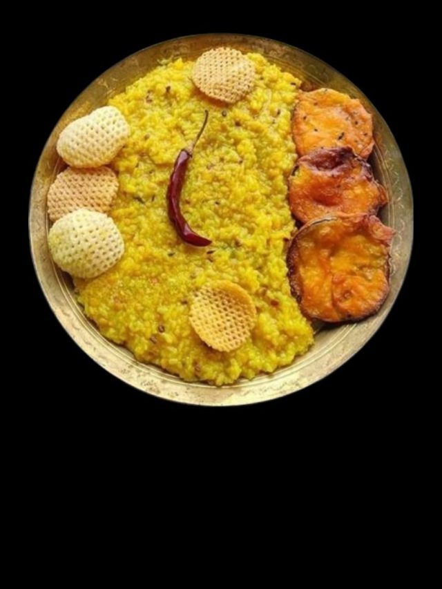 খিচুড়ি বানাতে ঠিক কতটা চাল, ডাল আর জল লাগে? বাঘা রাঁধুনিরাও জানে না