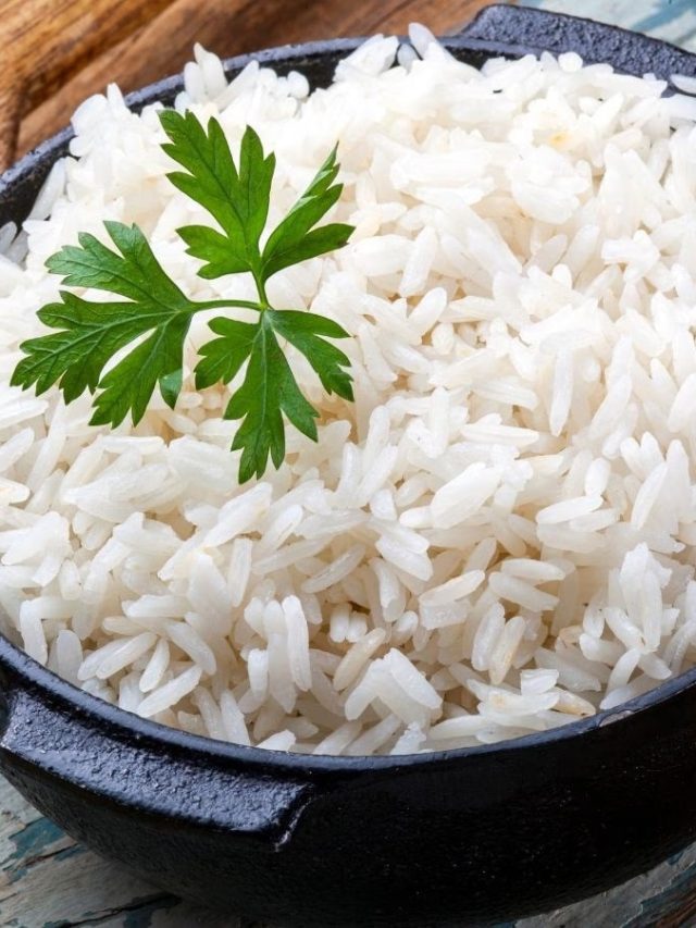 গলে নরম হবে না,  রেস্তোরাঁর স্টাইলে বাড়িতেই বানান ঝরঝরে ভাত