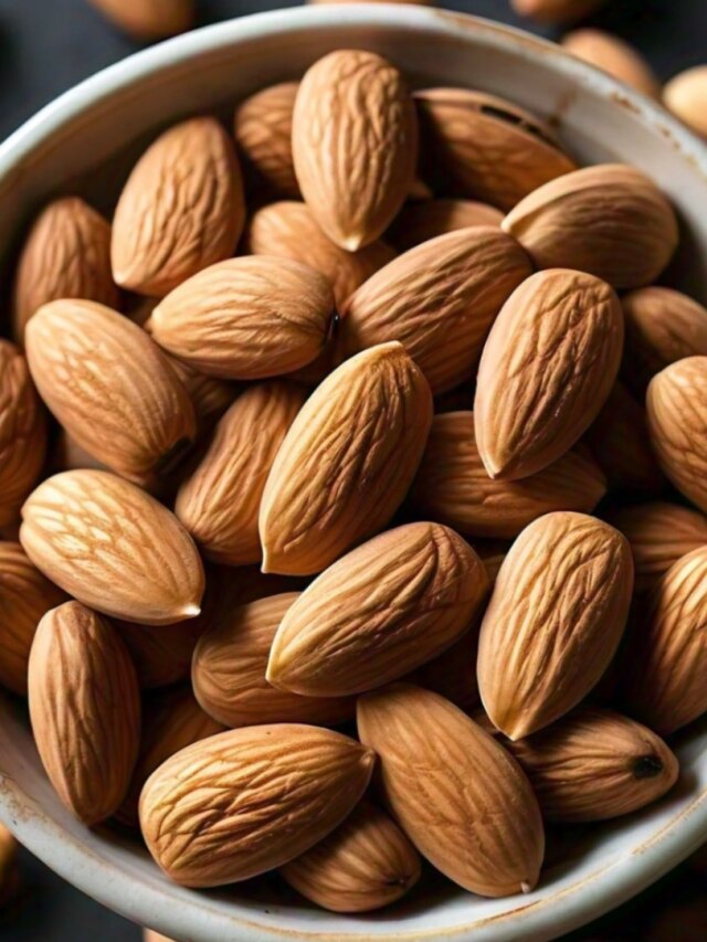 খোসা-সহ না কি খোসা ছাড়া, আমন্ড কী ভাবে খেলে বেশি উপকার?