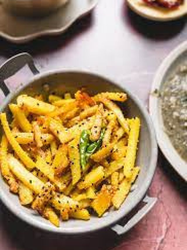 আগে নাকি পরে, আলু ভাজায় ঠিক কখন নুন দেবেন?