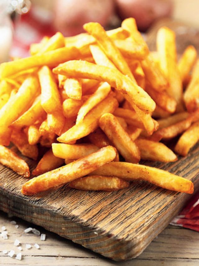 আলু ভাজা দীর্ঘক্ষণ মুচমুচে থাকবে, কাটার এই ট্রিকটা শিখুন