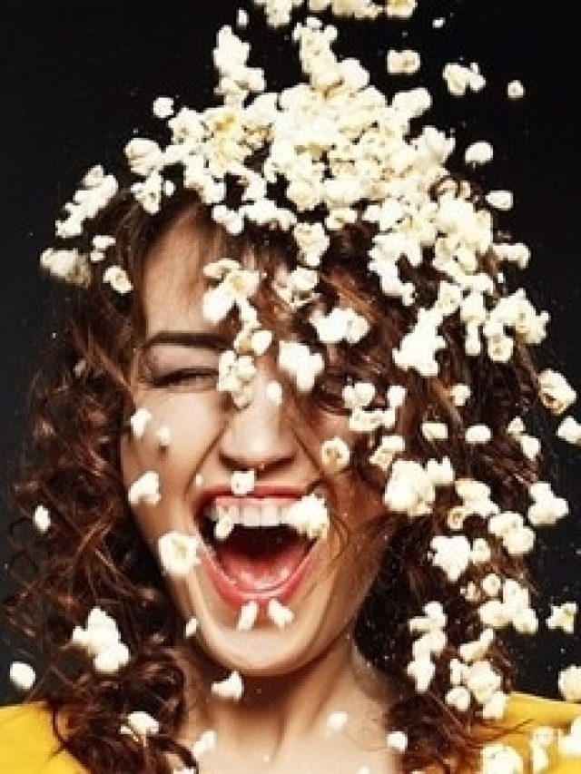 মিনিটে মিনিটে ফোন চেক করেন? সাবধান! পপকর্ন ব্রেইনের শিকার হয়েছেন