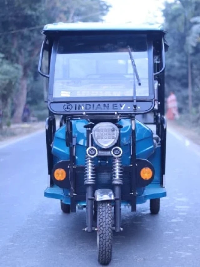 টোটো চালিয়ে দিনে কত টাকা আয় হয়? চাকরি ফেল এর কাছে