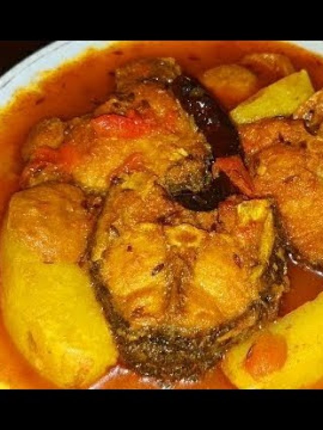 লাল টমেটো সঙ্গে ধনেপাতা, পেট শান্তি পাবে পাতলা কাতলার ঝোলে