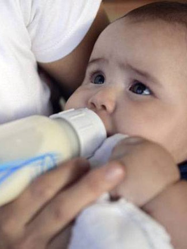 বাচ্চার জন্য গরম দুধ ঠাণ্ডা করুন মাত্র ২ মিনিটে, অভিজ্ঞ মায়ের টিপস