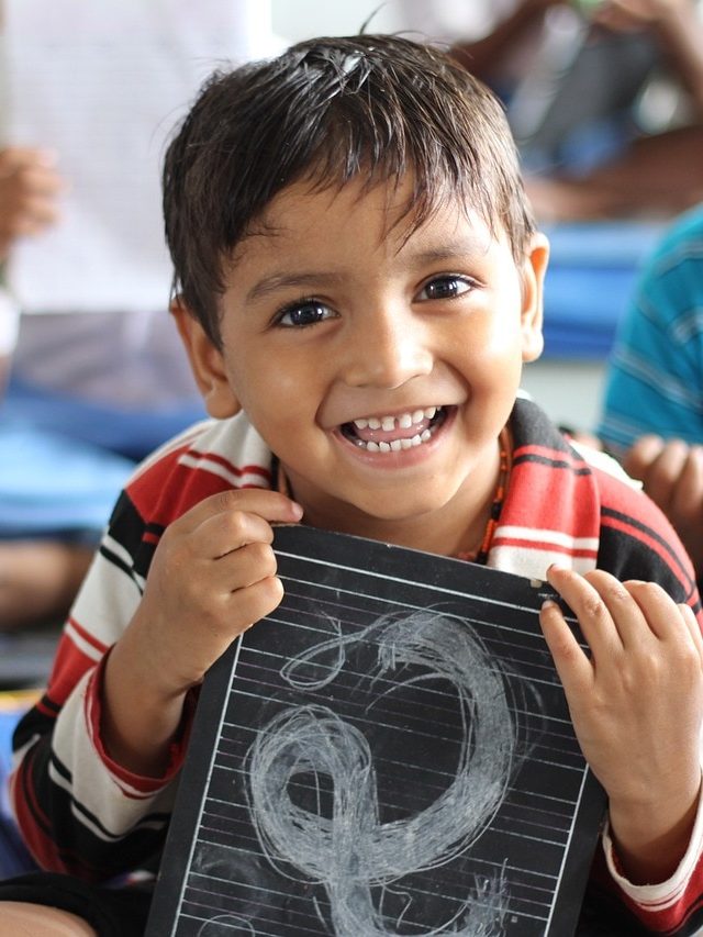 কাঁদবে না একটুও, এই ট্রিকসে হাসতে হাসতে প্রথমবার  স্কুলে যাবে খুদে