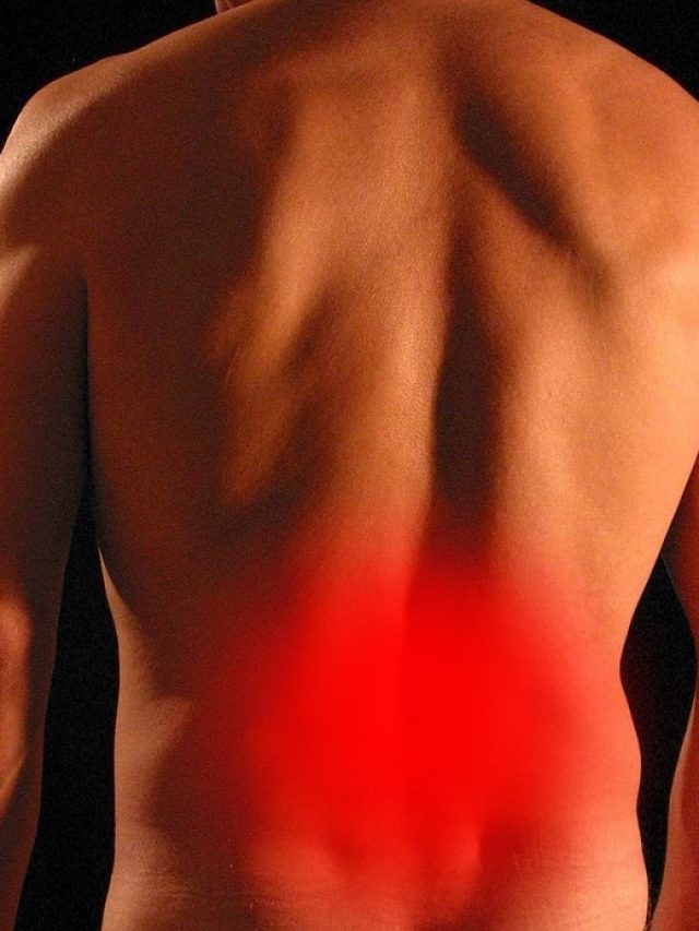 কোমরে ব্যথায় কাবু? ২৪ ঘণ্টার মধ্যে কমান এই সহজ সমাধানে