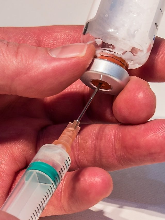 ব্লেডে-লোহায় কেটে গেলেই কি টিটেনাস ইঞ্জেকশন নেওয়া জরুরি?