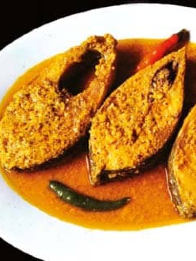 ধোঁয়া ওঠা গরম ভাত হাপুস হুপুস করে খাবেন, ইলিশ-তেলের রেসিপিটা জানা আছে?