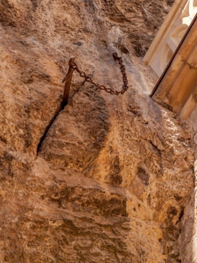 A sword stuck in a stone for 1300 years, mysteriously disappears in France 
