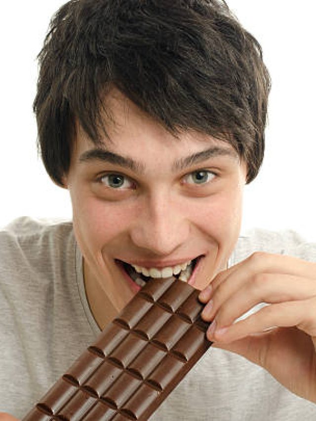 স্ট্যামিনা বাড়ে ১০ গুণ,এই ৫ কারণে পুরুষদের খাওয়া জরুরি ডার্ক চকোলেট