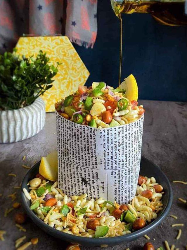 ঝালমুড়িকে ইংরাজিতে কী বলে? খেতে খেতেই জেনে ফেলুন