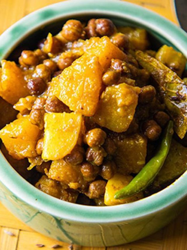 কুমড়োর ছক্কাতে এটা দিতে ভুলবেন না, মাঠে মারা যাবে স্বাদ