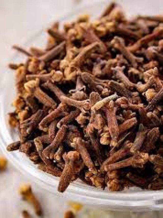 খালি পেটে চিবিয়ে খেয়ে ফেলুন লবঙ্গ, এক টোটকাতেই কাজ হবে চারগুণ