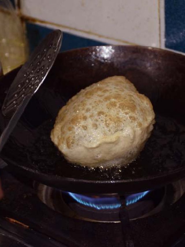 ছাঁকা তেলে ভাজলেও লুচিতে পাবেন না এক ফোঁটাও তেল, ট্রিকসটা জানেনই না