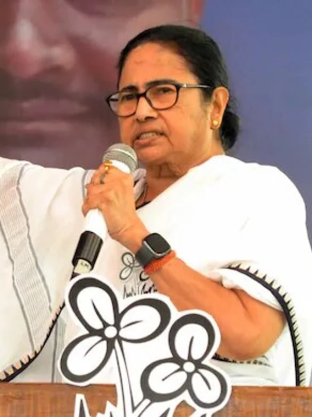 মুখ্যমন্ত্রী মমতা বন্দ্যোপাধ্য়ায় কতদূর পড়াশোনা করেছেন?