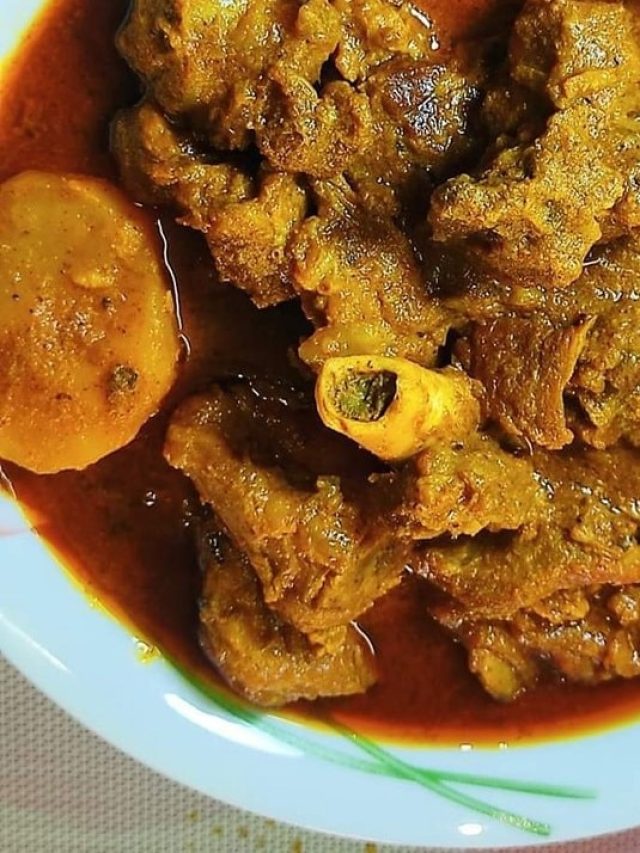 দামড়া আলু দিয়ে লাল লাল মাংসের ঝোল, বাড়িতে মায়েরা যেমন করে