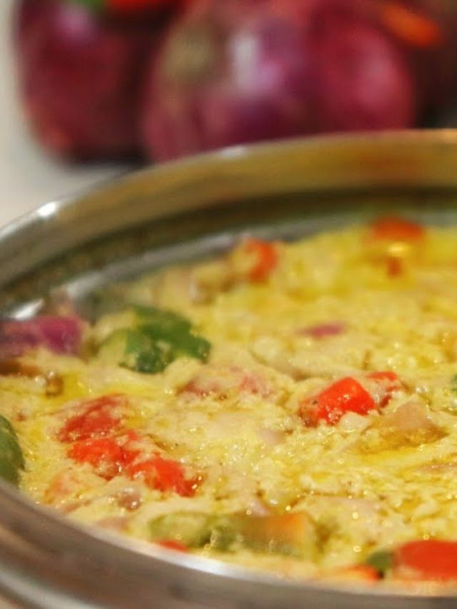 ধোঁয়া ওঠা গরম ভাতে টিফিন বক্সের পোস্ত ভাপা, কাঁচালঙ্কা ডলে খেলে আর কী চাই