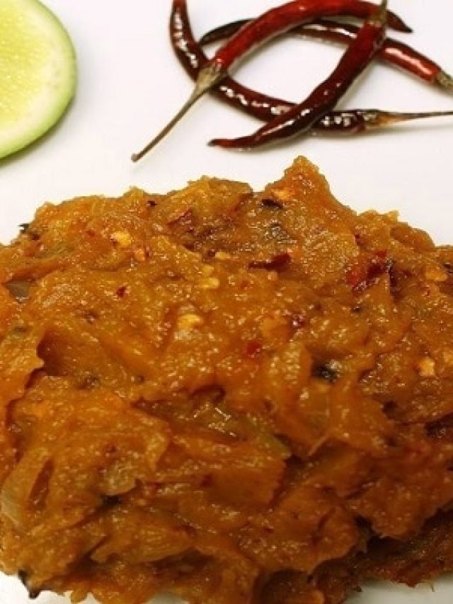 একটু কাঁচা তেল আর লঙ্কা, কুমড়ো মাখা দিয়েই উঠবে এক থালা ভাত