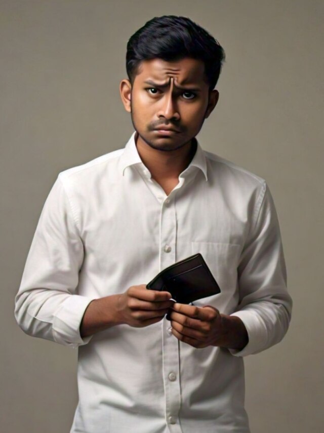 মানিব্যাগে এই ৫ জিনিস রাখবেন, একেবারে কাঙাল হয়ে যাবেন