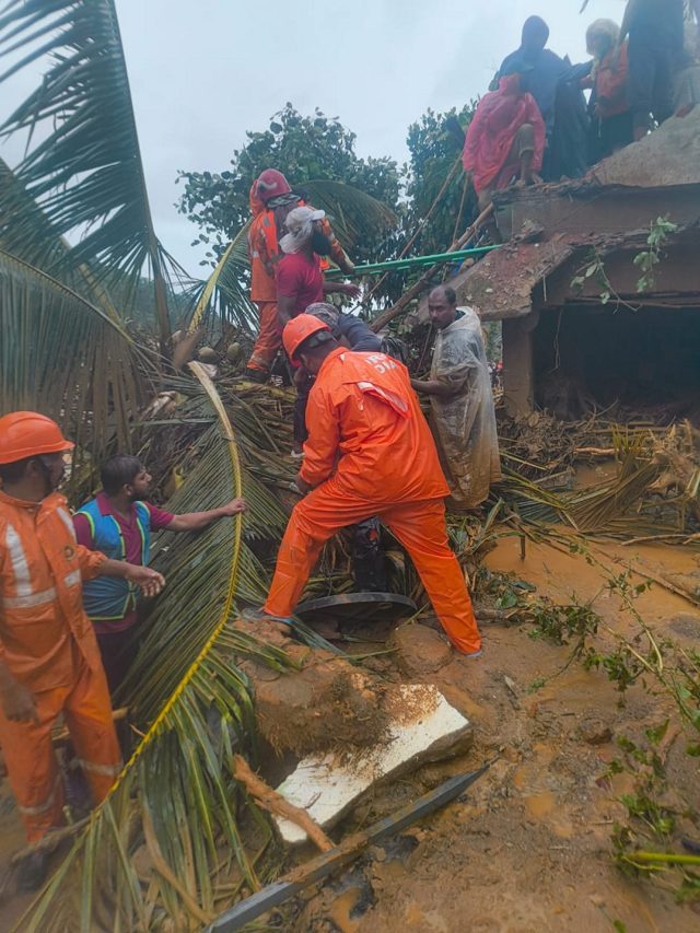 Massive landslide strikes Kerala! 23 dead, many feared trapped as rescue operations continues
