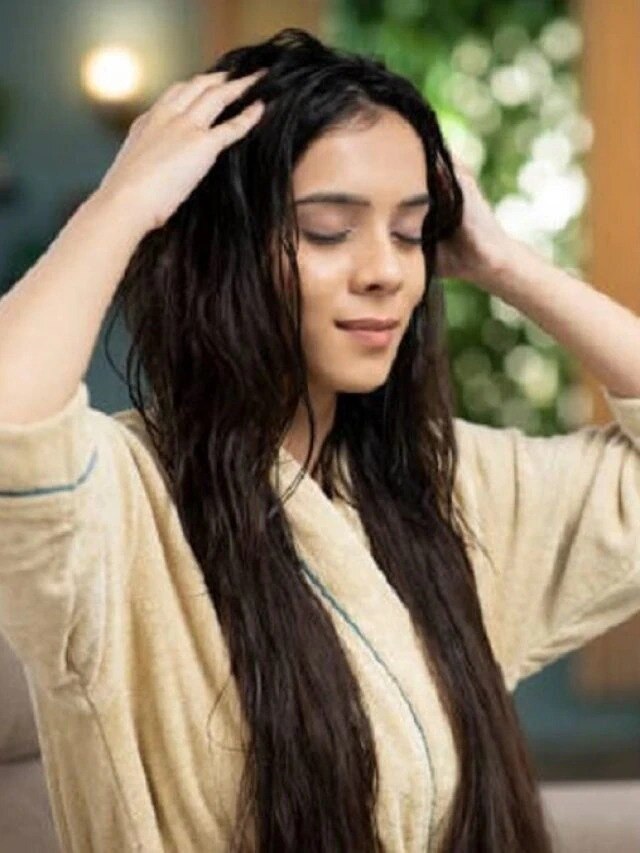 বর্ষাতেও চুল ঘন রাখতে চান, এক কোয়া রসুনেই হবে কাজ