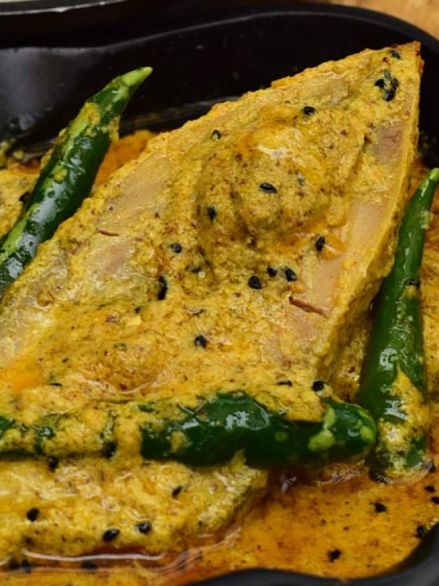 ইলিশ রান্নার আগে কতবার ধোবেন? জেনে তবেই রান্না করুন